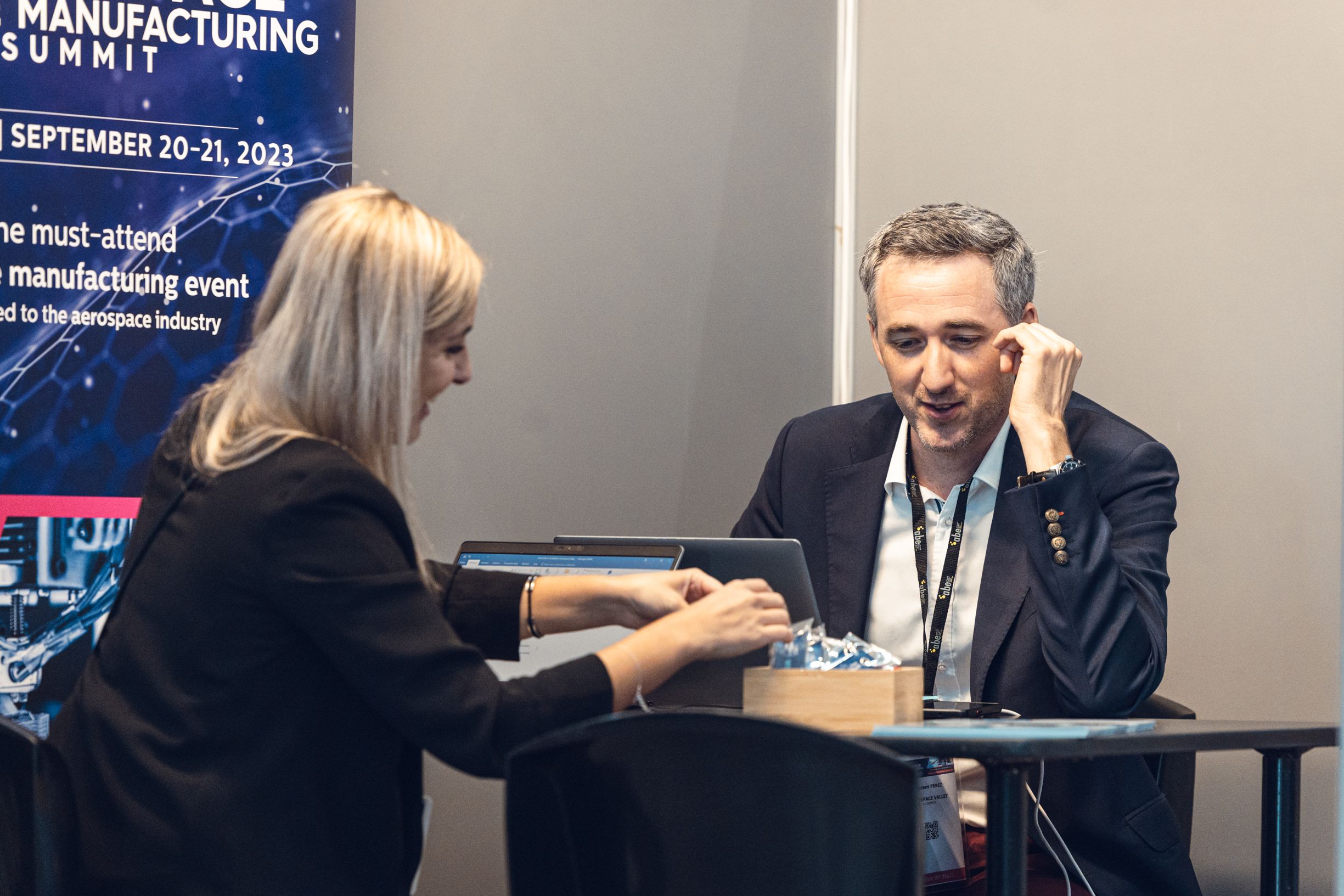 supplier and exhibitor in btob meeting